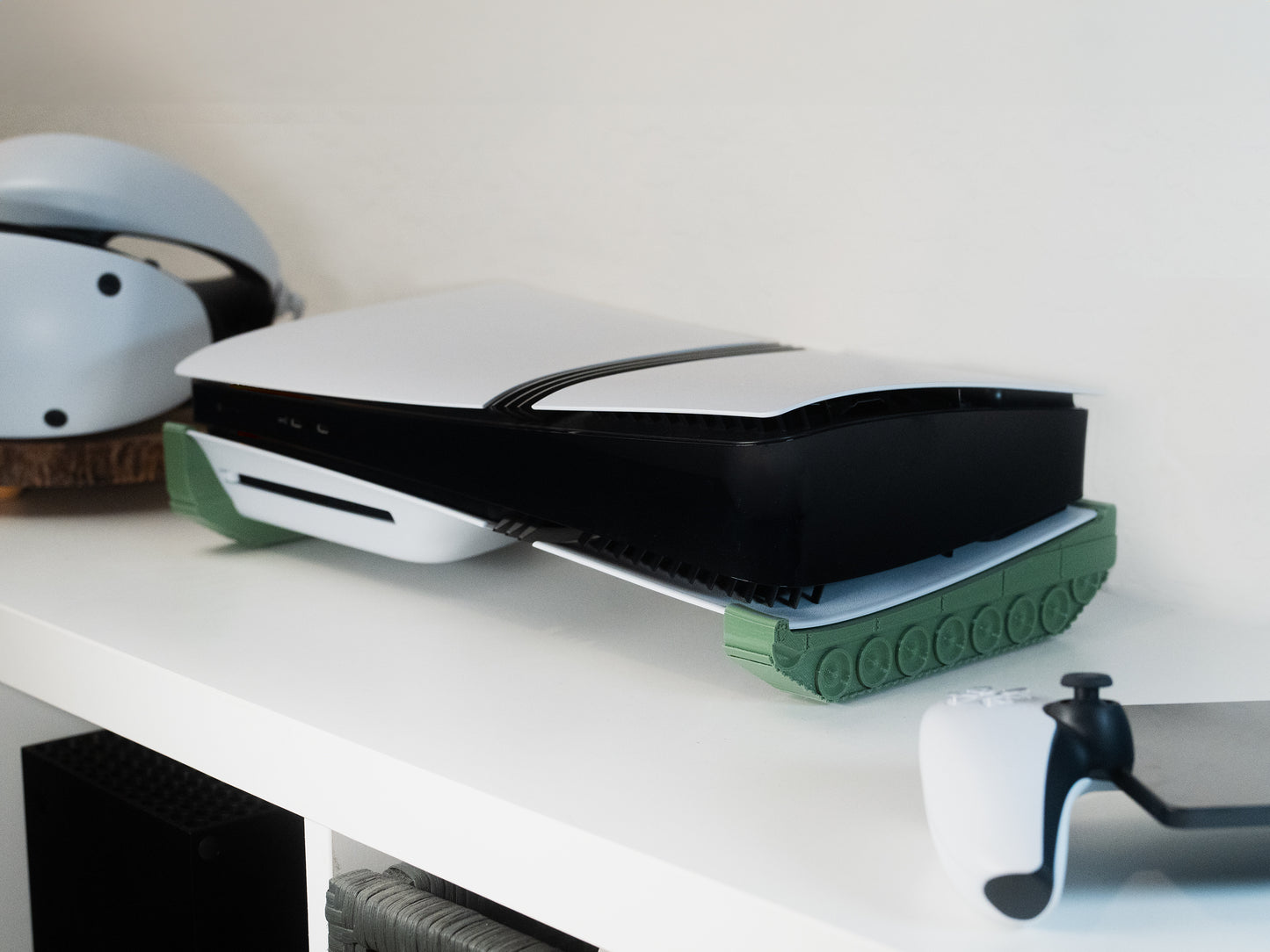 UPLVL Soles Tank Track Edition - PS5 Slim & PS5 Pro Horizontal Stand